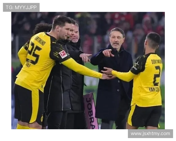 阿德耶米替换时摔水瓶引发争议科瓦奇回应称没有必要